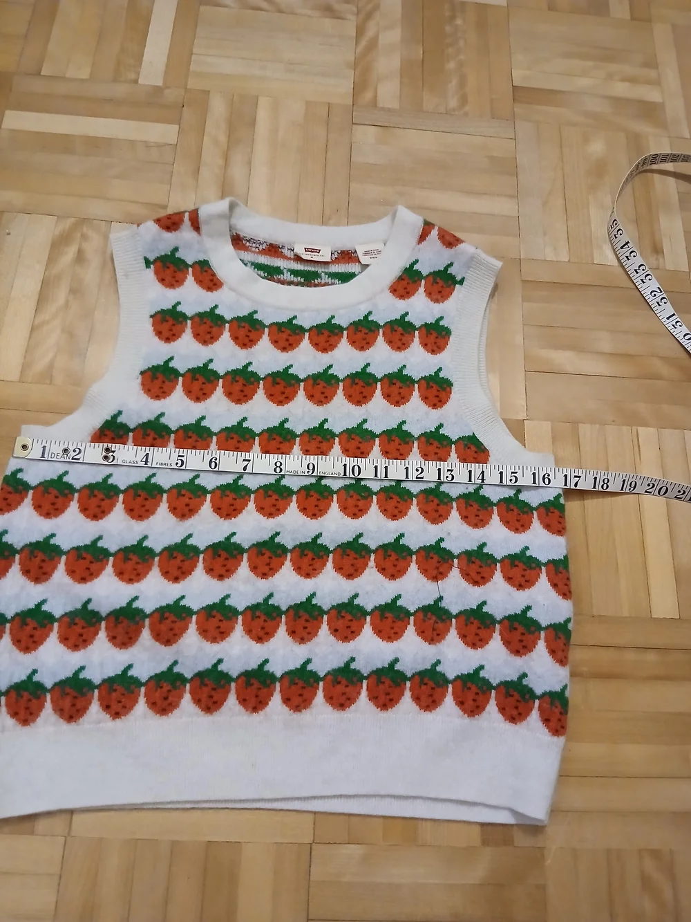 Levi's White Knit Vest with Red & Green Strawberry Motif - Picture 6 of 7